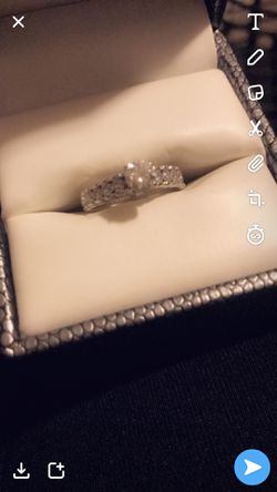 Women’s wedding rings engagement/band