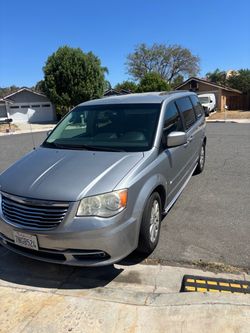 Chrysler Town & Country Minivan