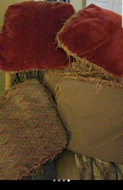 Throw pillows *****STORAGE UNIT SALE****** Must sell by the end of May!!!!