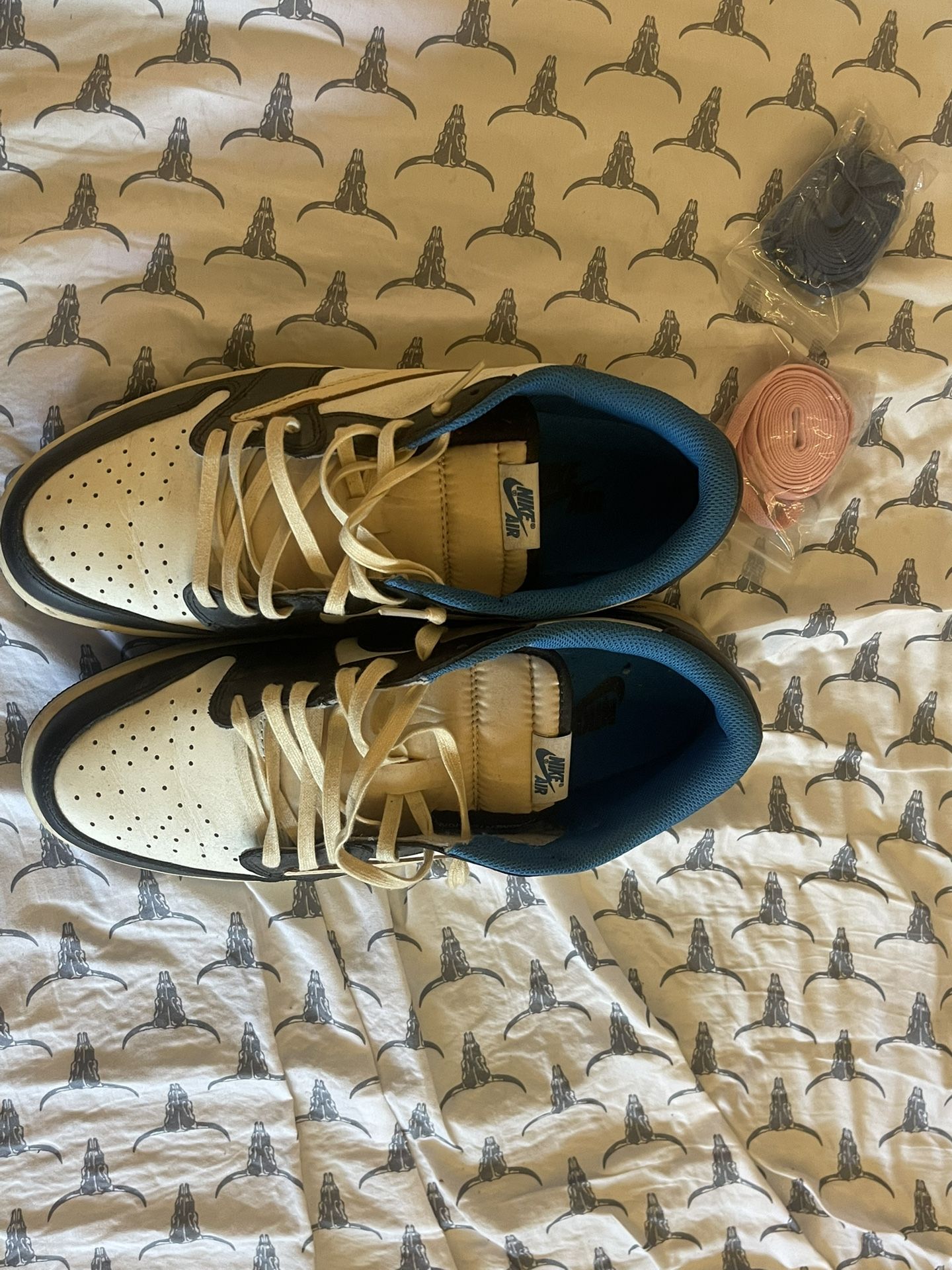 Jordan 1 Low Travis Scott x Fragment