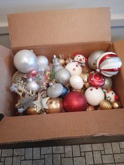 Box Of Miscellaneous Christmas 🎄 Tree Decorations 