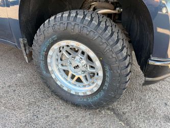 17x9 Wheels And Tires 33/1250/17