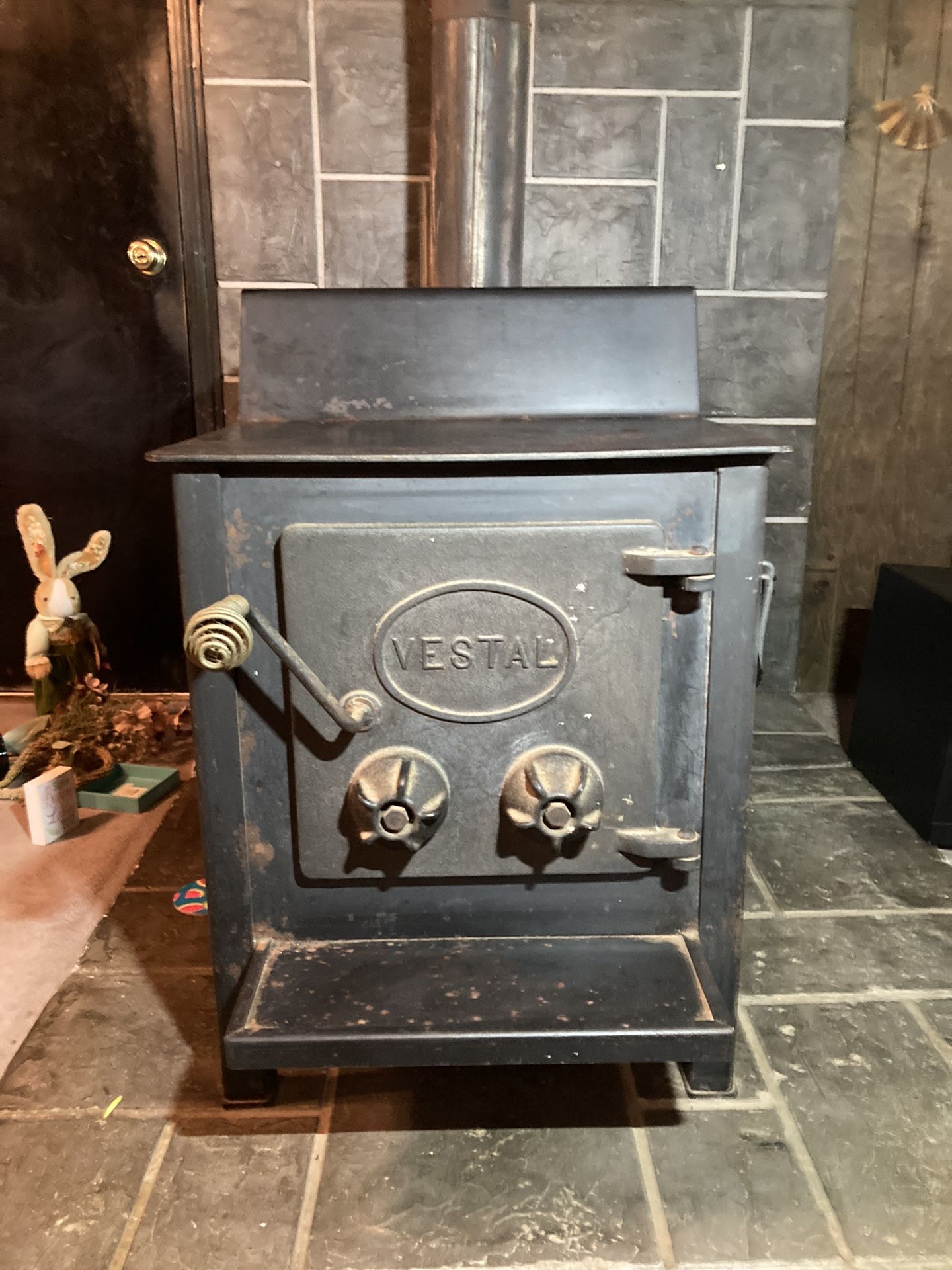 Vestal Cast Iron Moma Bear Wood Stove