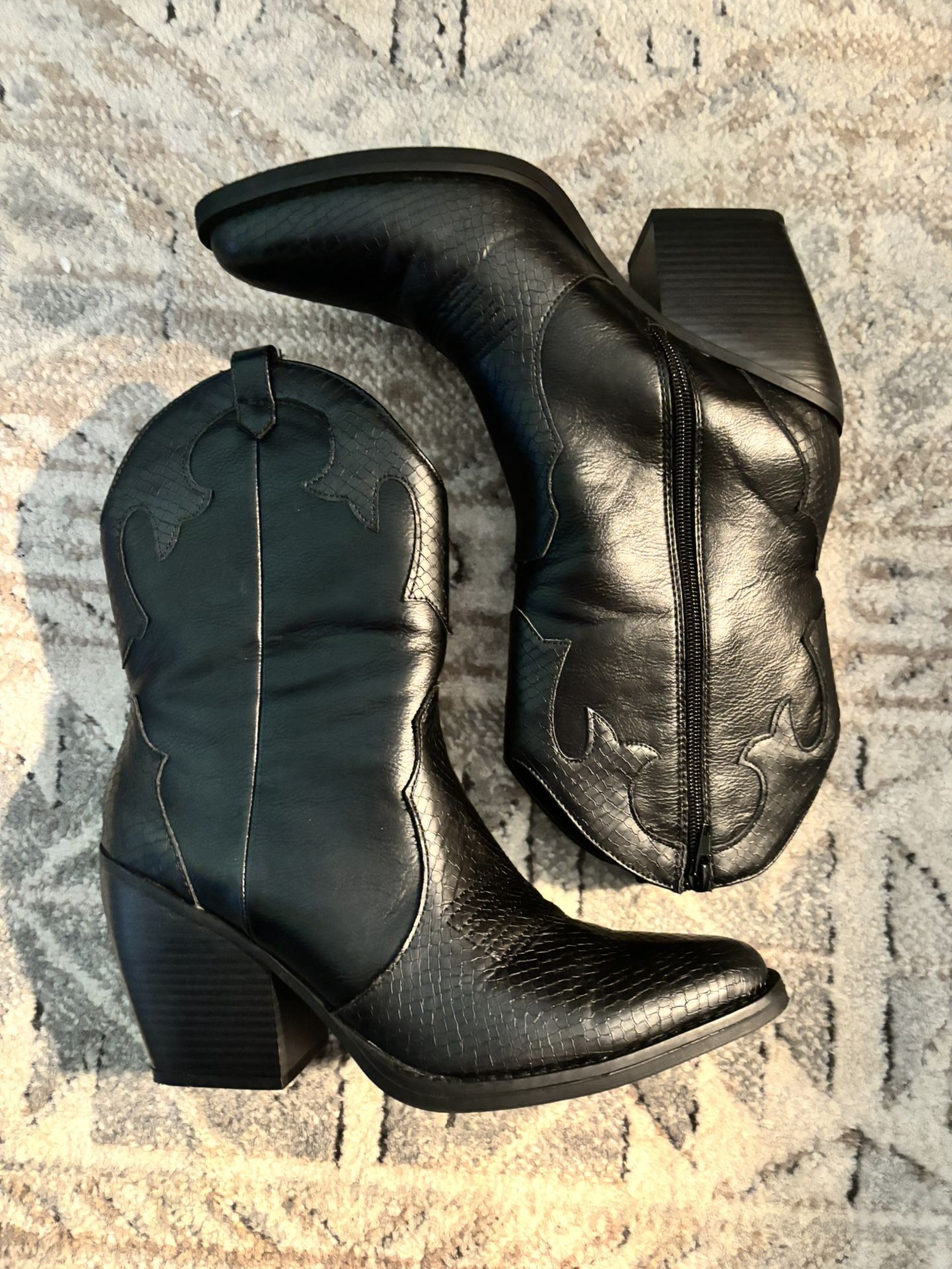 Women’s Boots Size 9