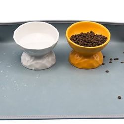 NEW IN BOX PET Mat for Food and Water, Semi-Enclosed Pet Feeding Mat, Waterproof & Durable, Easy to Clean Pet Bowl Placemat (Medium)