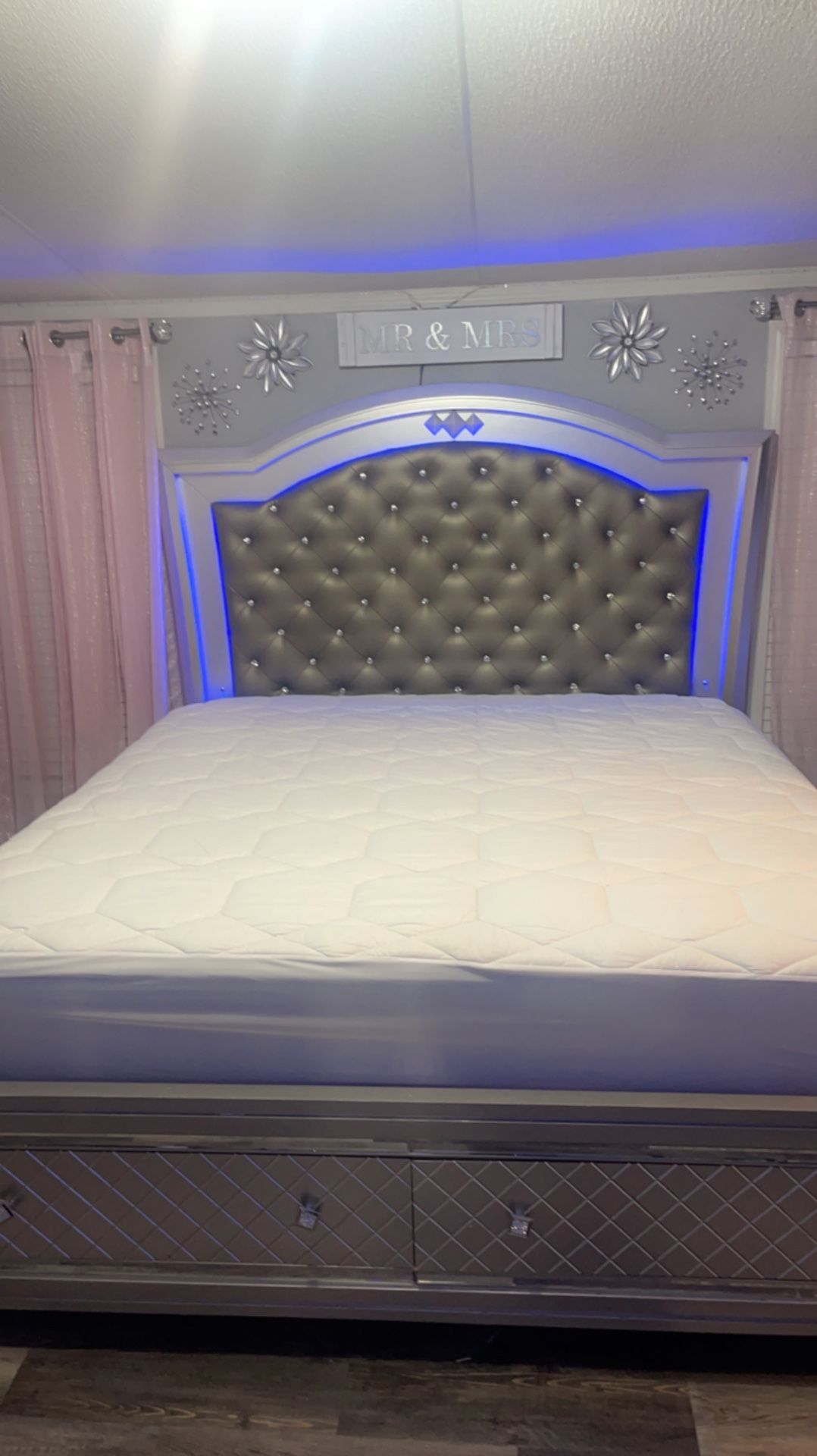 King bedroom With Led Lights