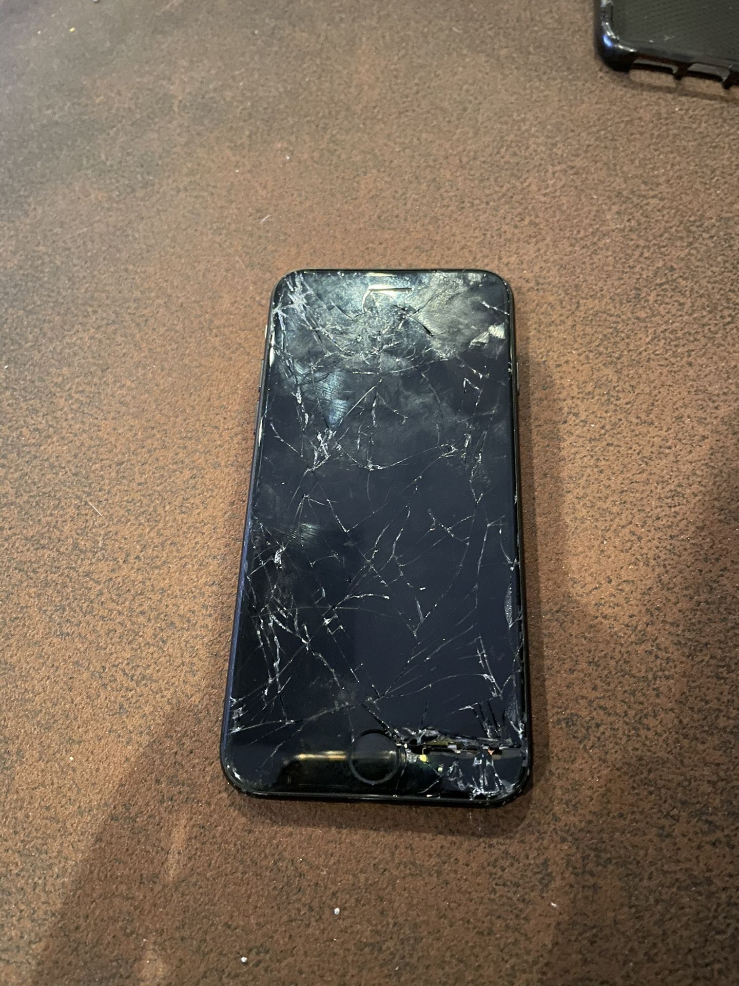 Broken IPhone 7 Verizon