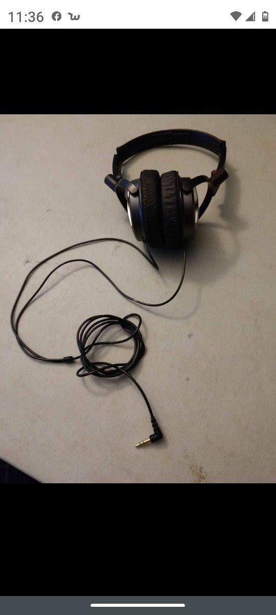Noise Cancellation Sony Headphones Very Nice Condition Great For Your Studio Or Wherever You Would Like