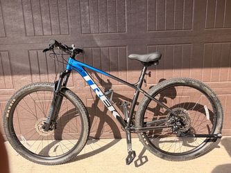 Trek Marlin 8 Medium/Large Mountain Bike 29er MTB