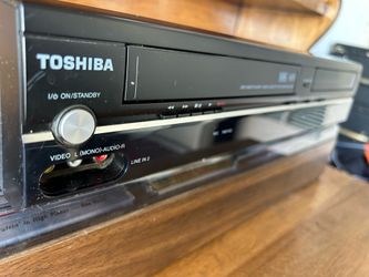 TOSHIBA vcr dvd combo player
