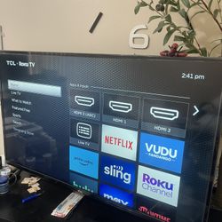 43” Inch TCL + Roku Smart Tv (Mint Condition W/box)