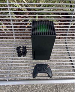 Xbox Series X – Excellent Condition w/ Controller & Cables