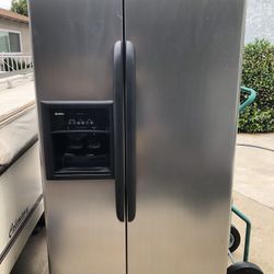 Refrigerator 