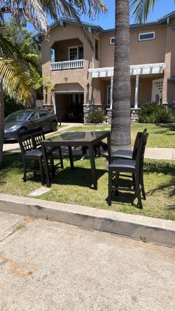 Dining room table and chair set
