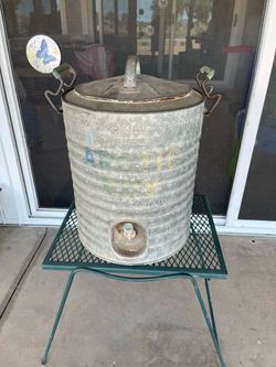 Vintage / Farmhouse Galvanized 5 Gallon water jug made by Arctic Boy for display only