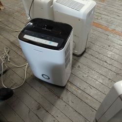 Frigidaire 70 PINTS DEHUMIDIFIER