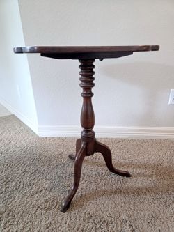 Antique Quatrefoil Tilt-Top Cherry Candlestand with Solid Tripod Legs