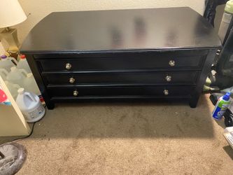 Wooden 3 drawer dresser