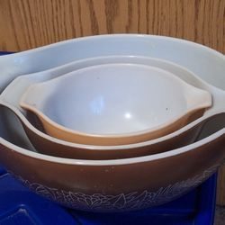 Pyrex, Set Of Bowls. 