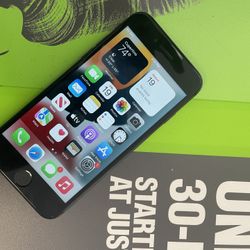 Factory Unlocked Apple iPhone 8 64gb, sold with warranty 