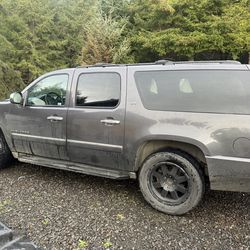 2011 suburban