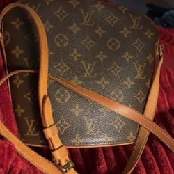 Louis Vuitton Handbag/purse