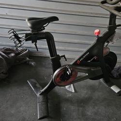PELOTON EXERCISE BIKE 