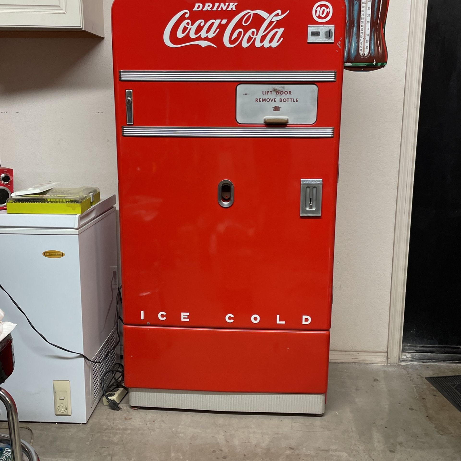 Coca-Cola Vendo 83 10 Cent Machine