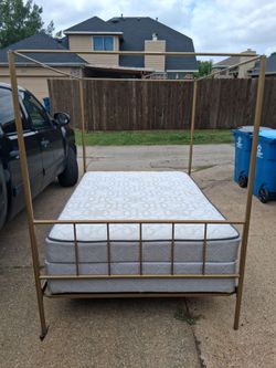 FULL Size Canopy Bed (Complete)/Cama con Dosel Tamaño FULL (Completa)