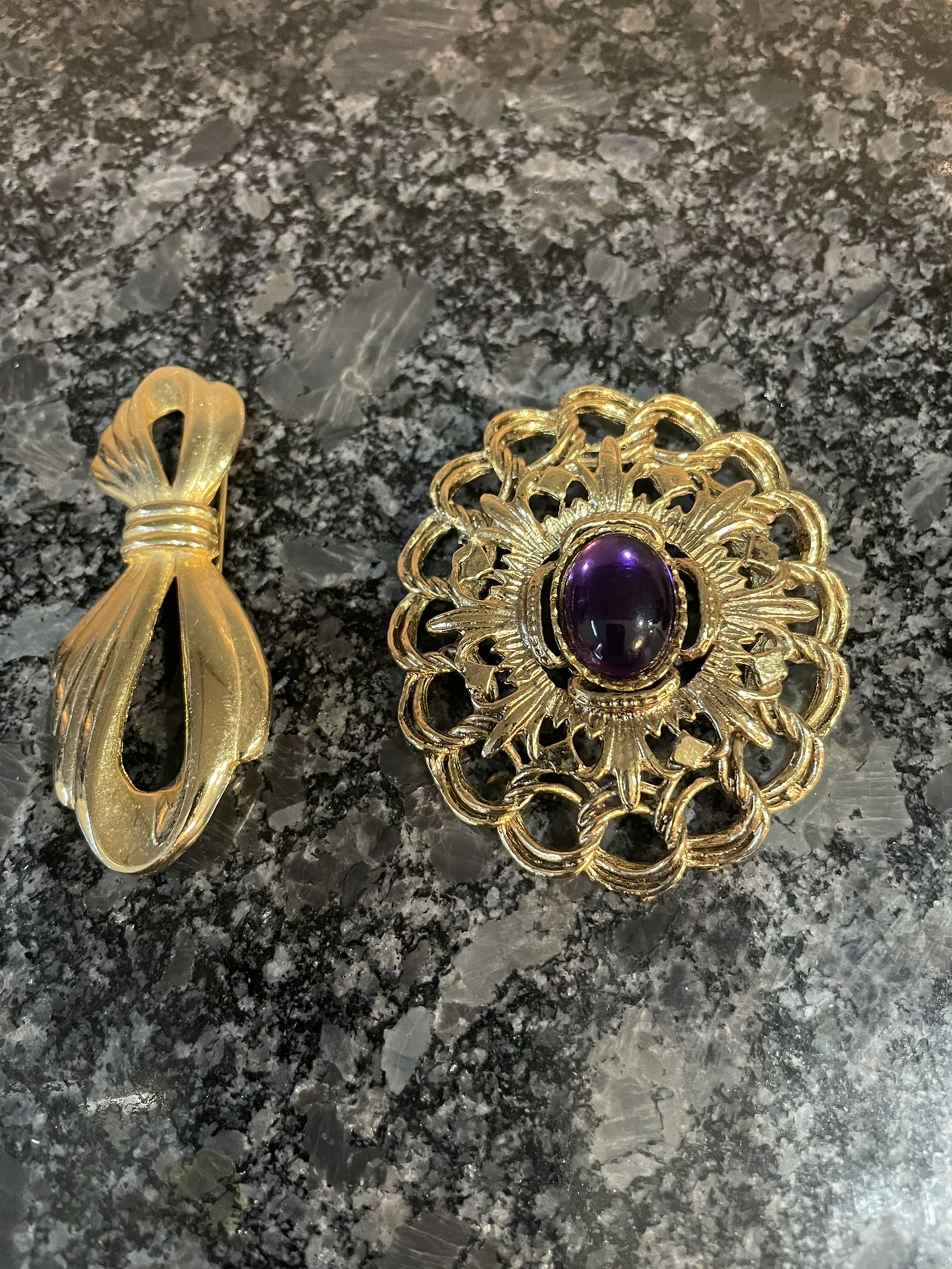 Vintage Brooches Lot Of 2 Color Color Purple