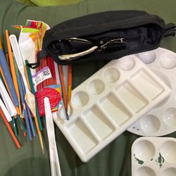 Acrylic Paint Brushes And Case 