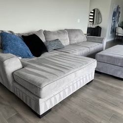 3 Piece Sectional w/ Oversized Chaise