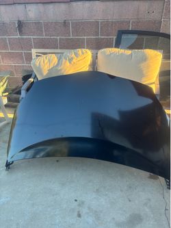 HOOD WITH HINGES 2010-2015 TOYOTA PRIUS 3ER GENERATION (BLACK COLOR) OEM SCRATCH.