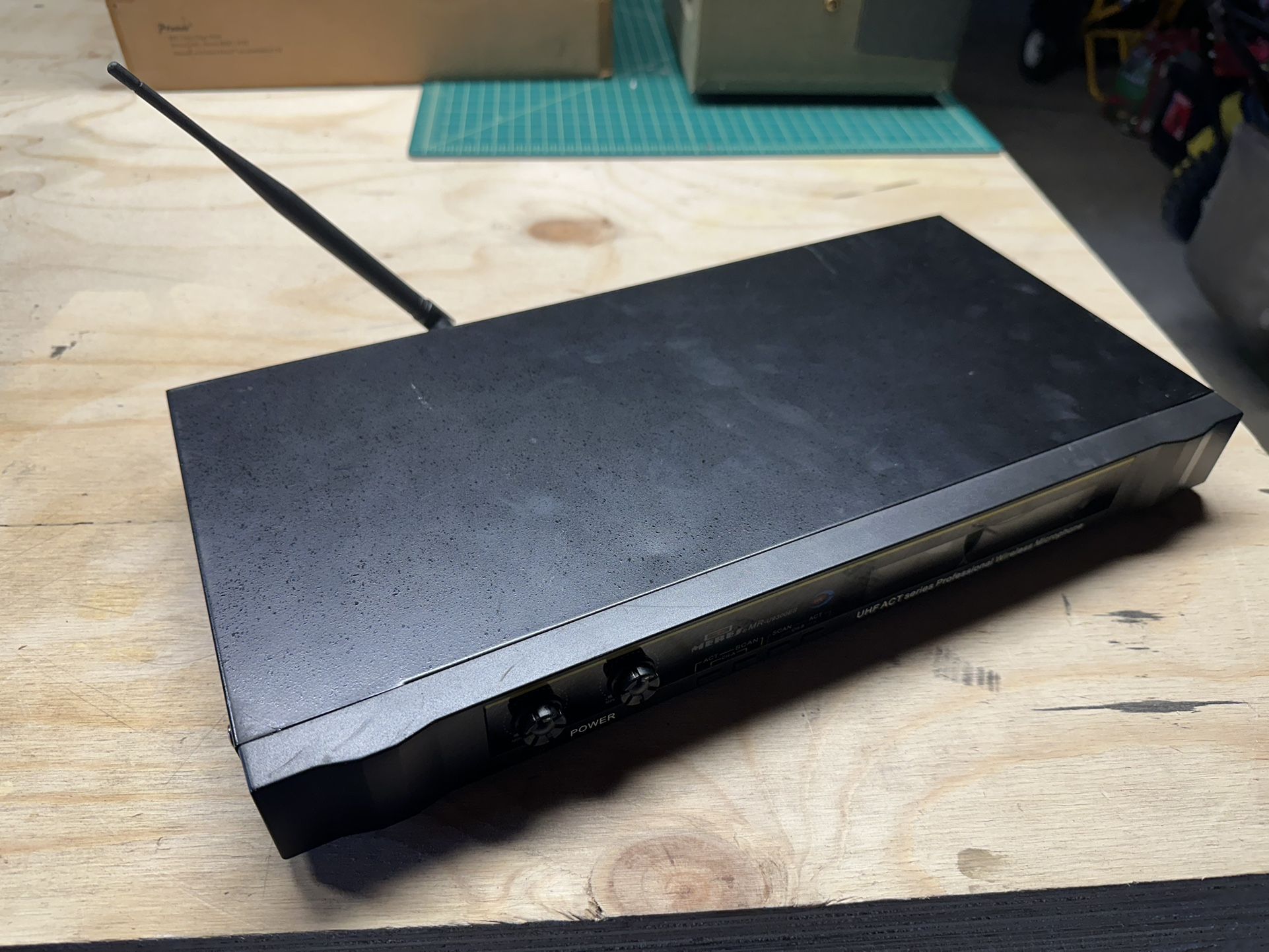 Meres microphone receiver with 2 Mircophones