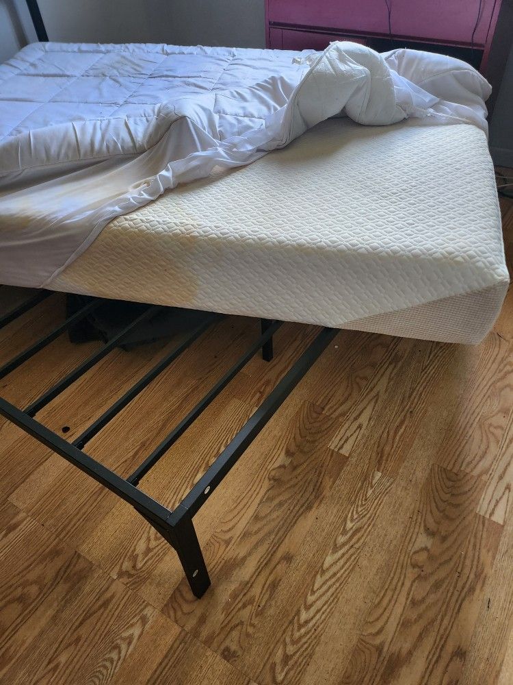 Metal bed Frame With 8 Inch Mattress