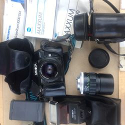 Minolta 7000 Like New With Zoom Lenses And Carrying Case 