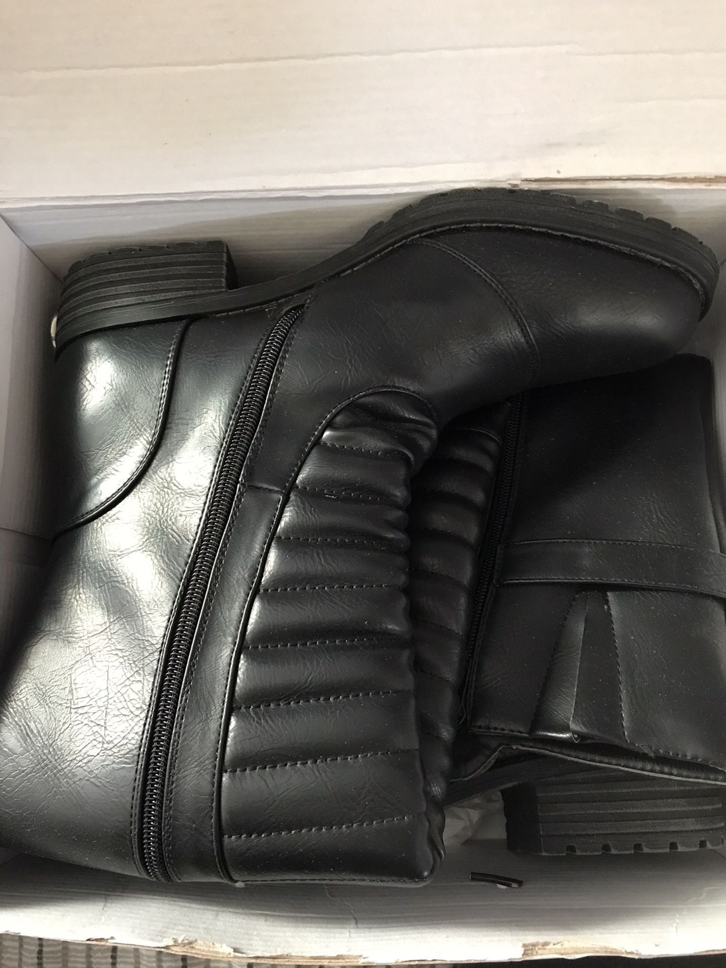 New Black boots size 9