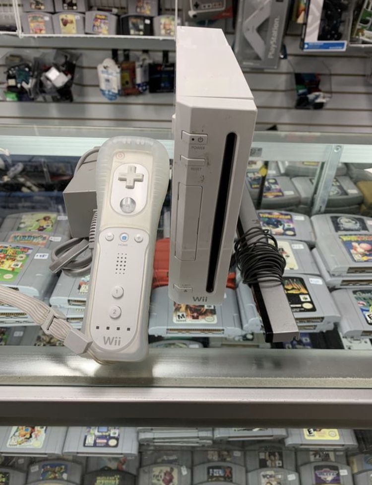 Nintendo Wii Complete Plays GameCube $80 Gamehogs 11am-7pm