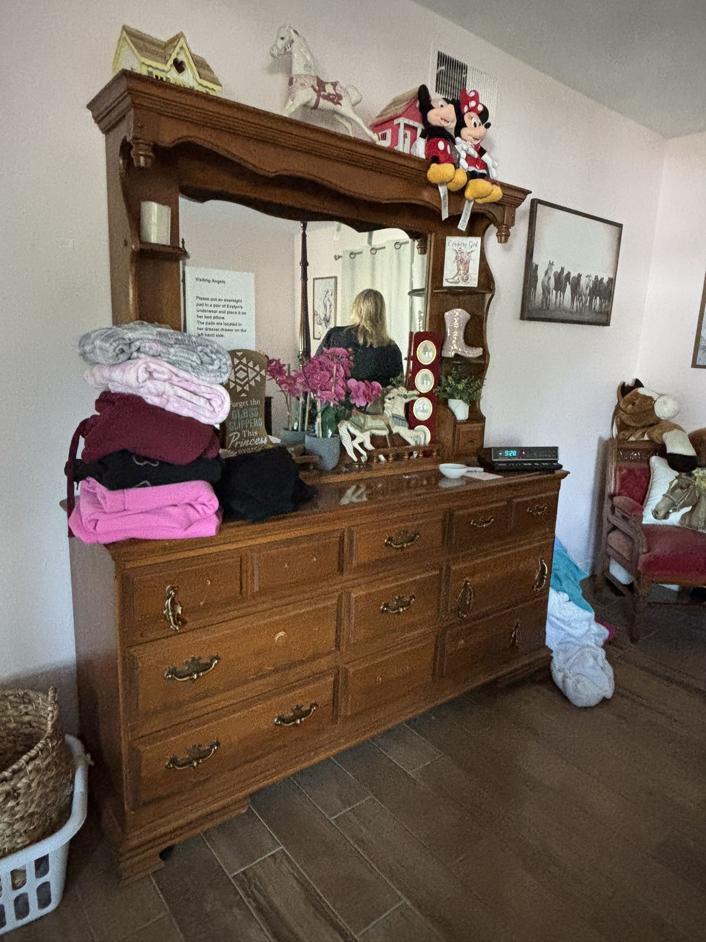 Dresser With Mirror