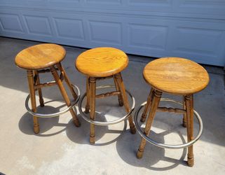 3 swivel barstools in great condition.