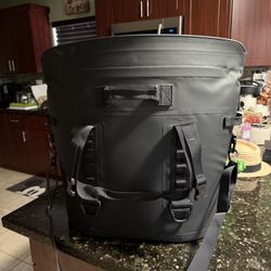 Yeti Soft Cooler M30 Black
