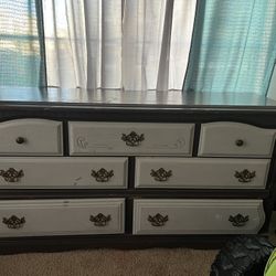 7 Drawer Dresser , antique style 