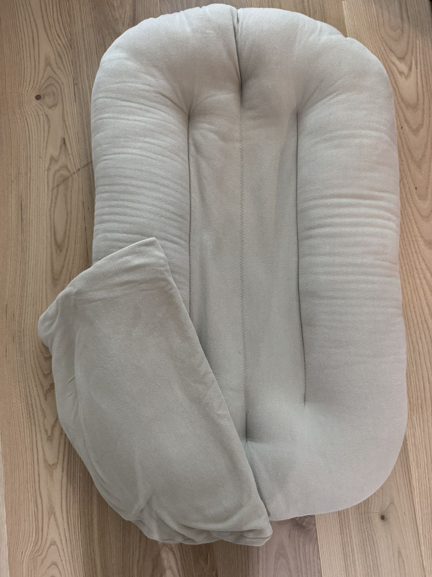 Snuggle Me Organic Baby With Extra Cover