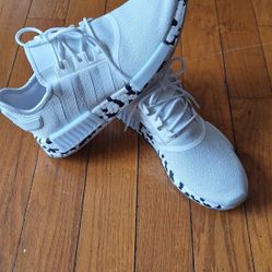 NEW ADIDAS  SNEAKERS 👟  SIZE 13 $70