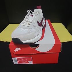 Nike V2K Run SE Women's Sneakers White/Team Red/Black Size 8.5