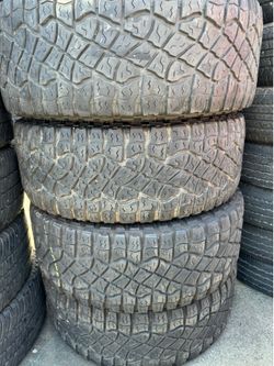 325/65r18 Goodyear tires en excelentes conditiones de Vida las 4