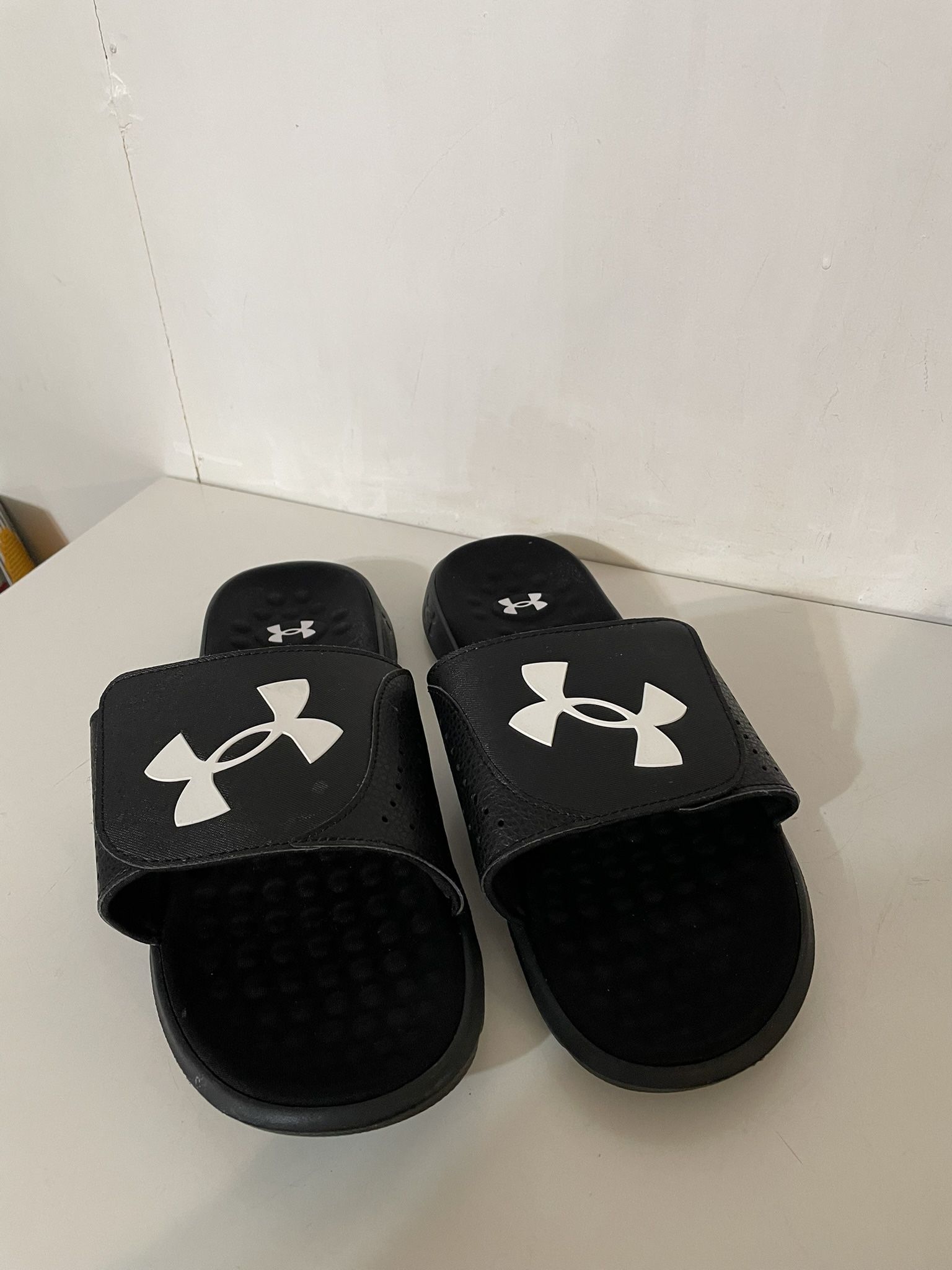 Mens Under Armour Slides Like New Size In Pics