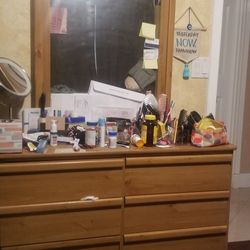 Dresser With Mirror 