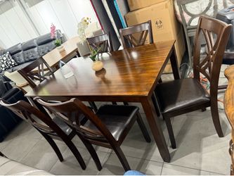 7pc Dining Set ✨ Easy Financing Available ✨ No credit needed
