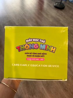 Vietnamese/English talking flash card reader